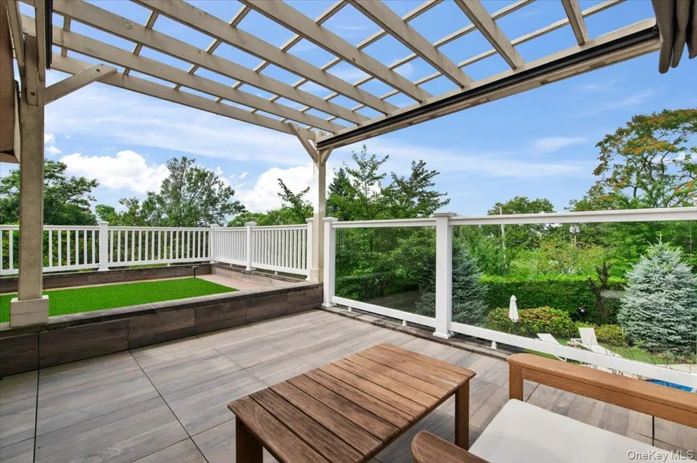 111 Barrett Road Lawrence, NY 11559