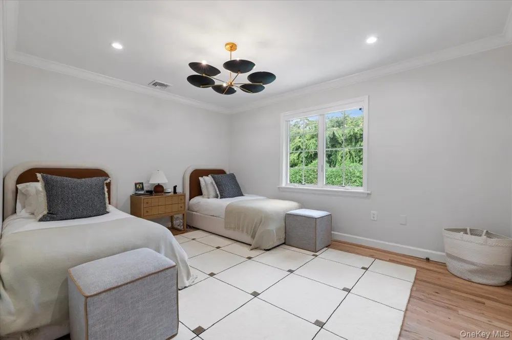 111 Barrett Road Lawrence, NY 11559