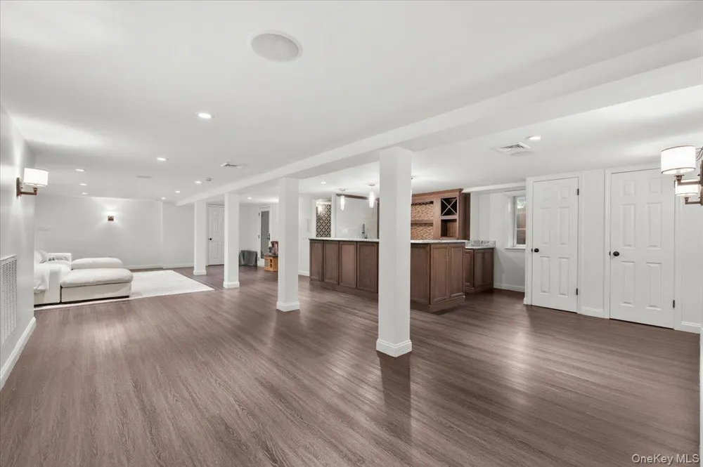 111 Barrett Road Lawrence, NY 11559
