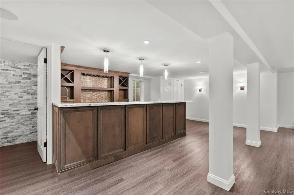 111 Barrett Road Lawrence, NY 11559