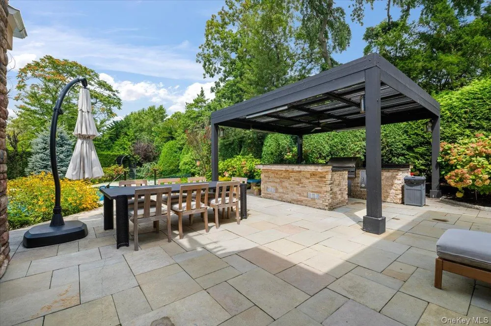 111 Barrett Road Lawrence, NY 11559