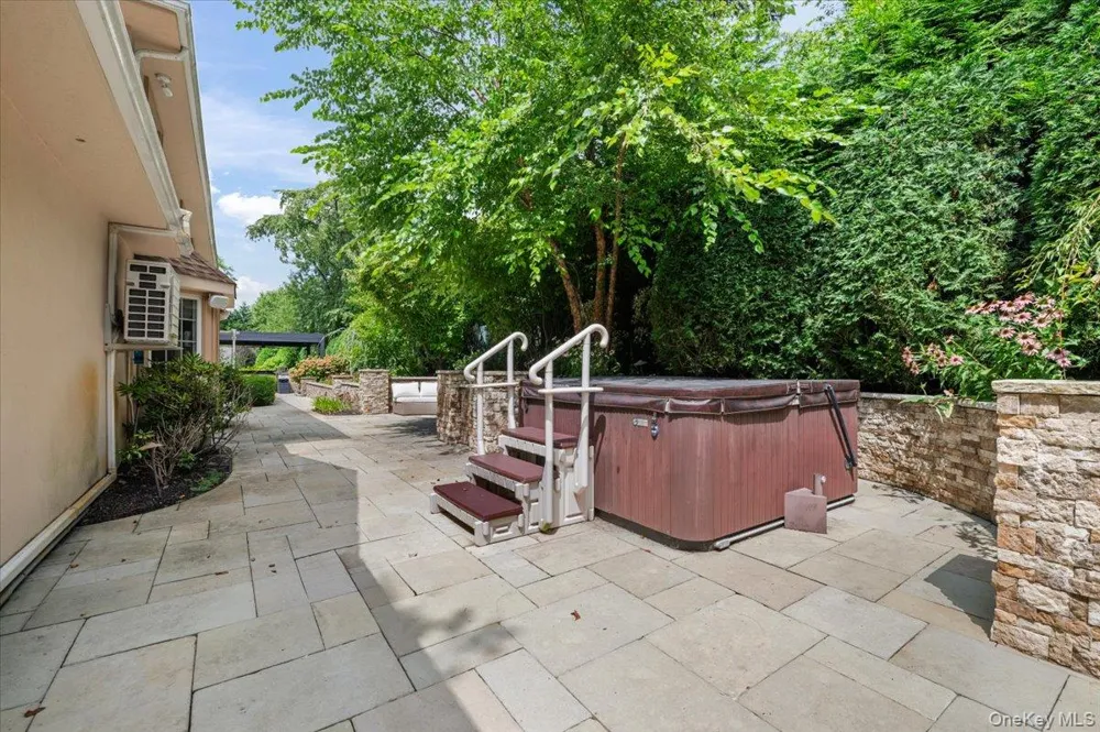 111 Barrett Road Lawrence, NY 11559