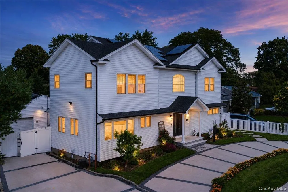 1375 Oak Lane East Meadow, NY 11554