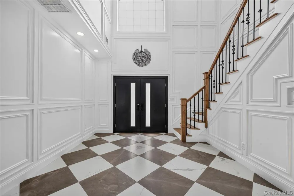 1375 Oak Lane East Meadow, NY 11554