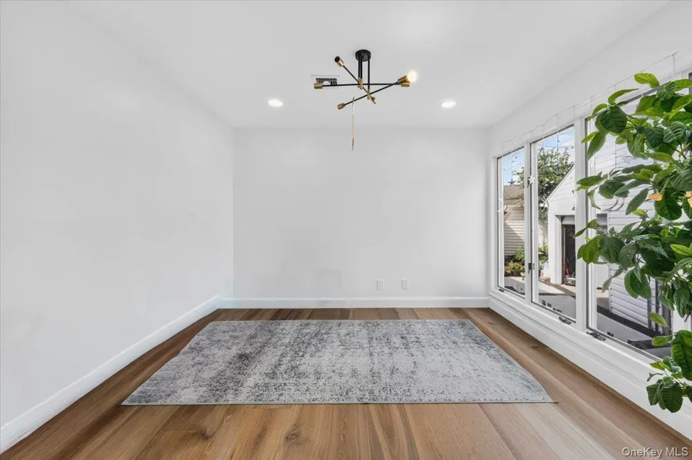 1375 Oak Lane East Meadow, NY 11554