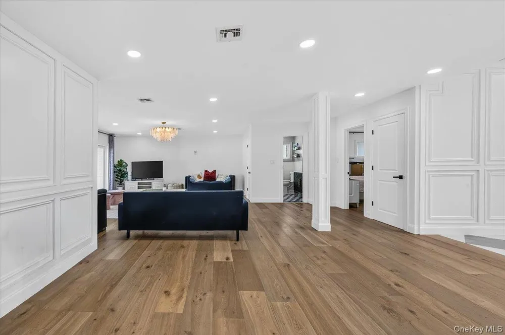 1375 Oak Lane East Meadow, NY 11554