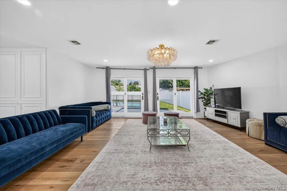 1375 Oak Lane East Meadow, NY 11554