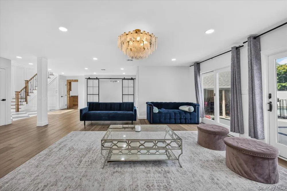 1375 Oak Lane East Meadow, NY 11554
