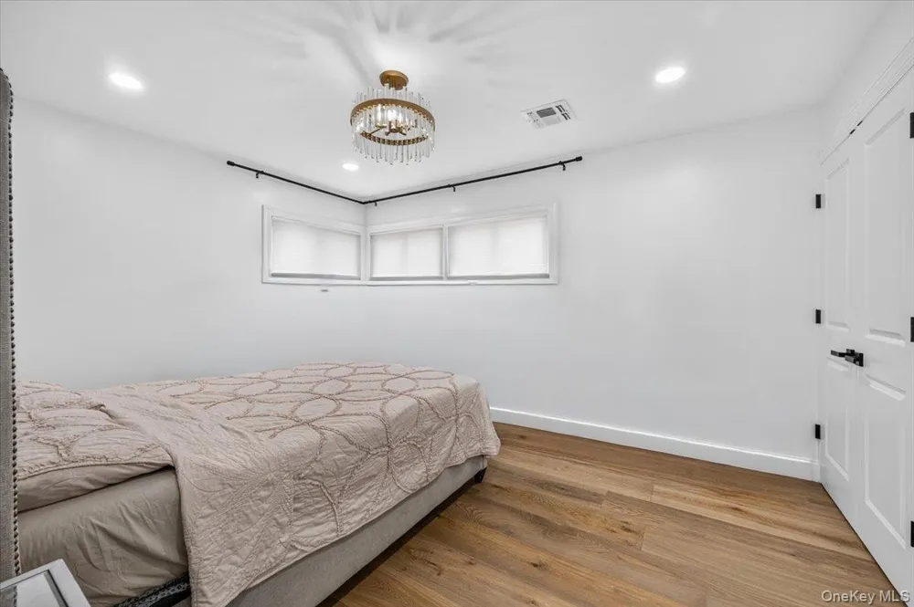 1375 Oak Lane East Meadow, NY 11554