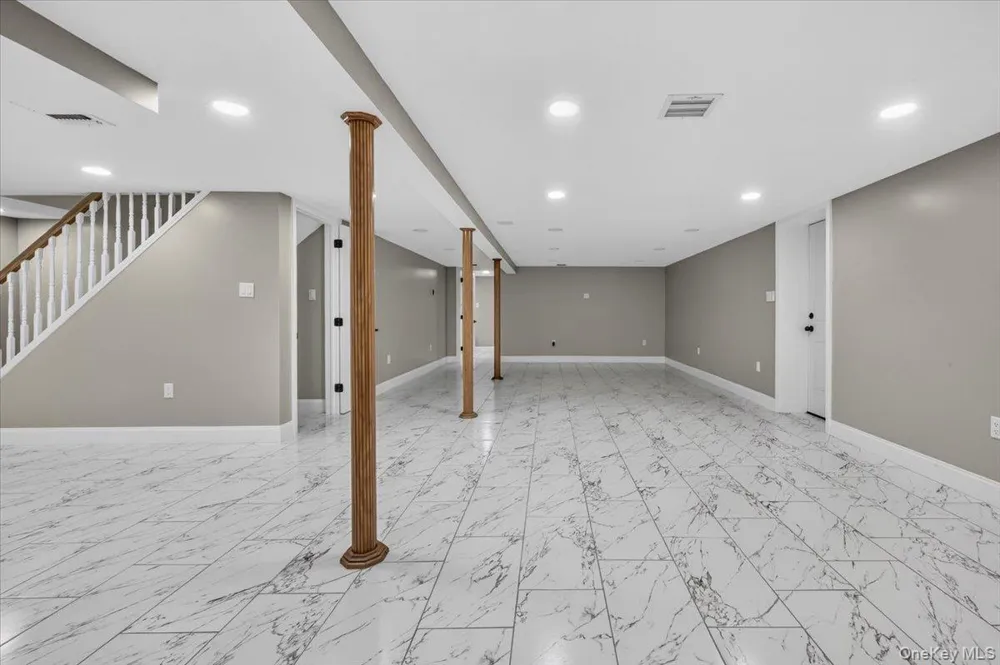 1375 Oak Lane East Meadow, NY 11554