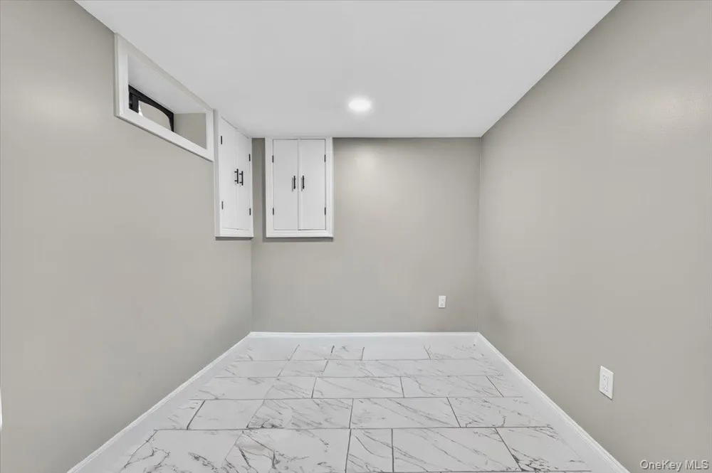 1375 Oak Lane East Meadow, NY 11554