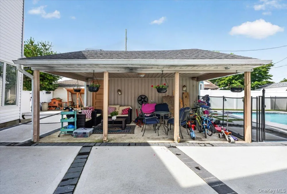 1375 Oak Lane East Meadow, NY 11554