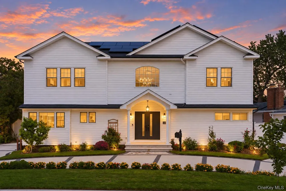 1375 Oak Lane East Meadow, NY 11554