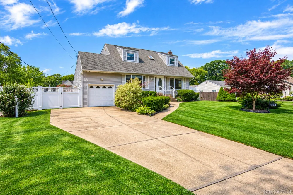 616 Pat Drive West Islip, NY 11795
