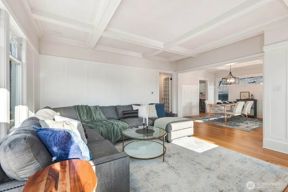 7706 32nd Avenue NW Seattle, WA 98117