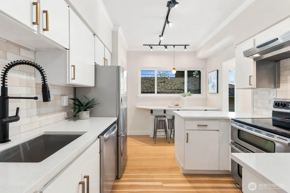 7706 32nd Avenue NW Seattle, WA 98117
