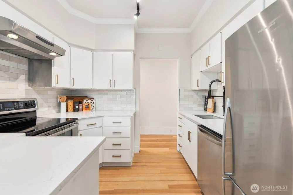 7706 32nd Avenue NW Seattle, WA 98117