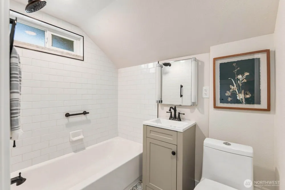 7706 32nd Avenue NW Seattle, WA 98117