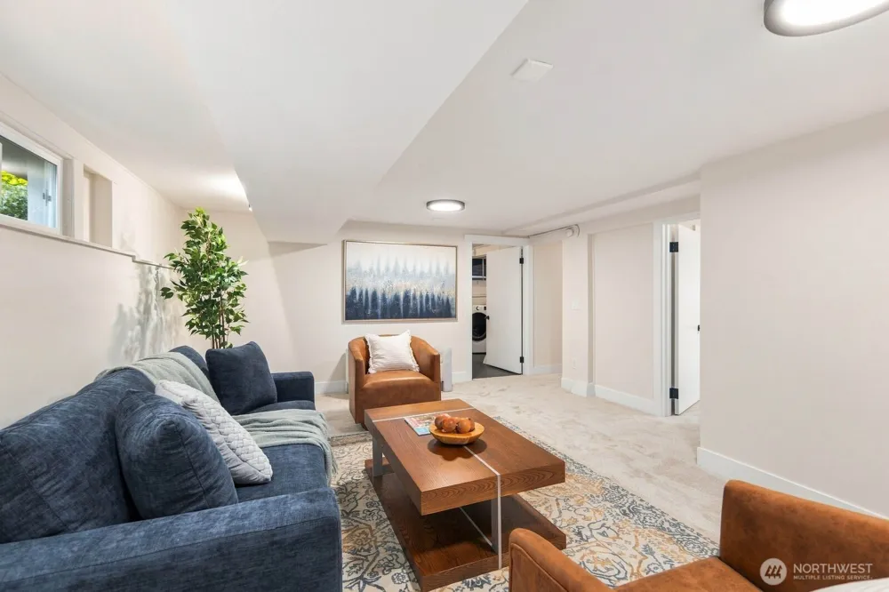 7706 32nd Avenue NW Seattle, WA 98117
