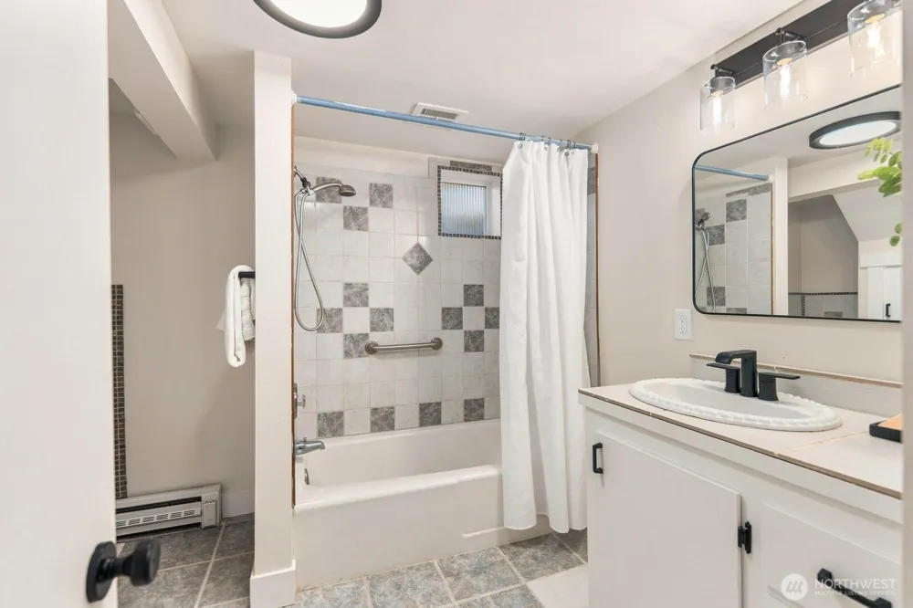 7706 32nd Avenue NW Seattle, WA 98117