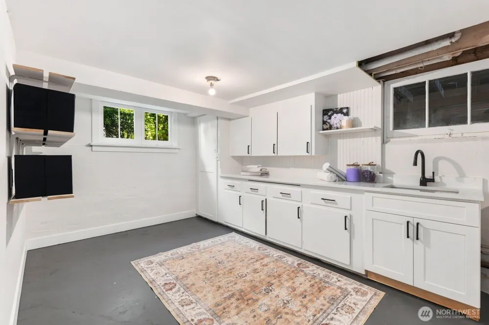 7706 32nd Avenue NW Seattle, WA 98117