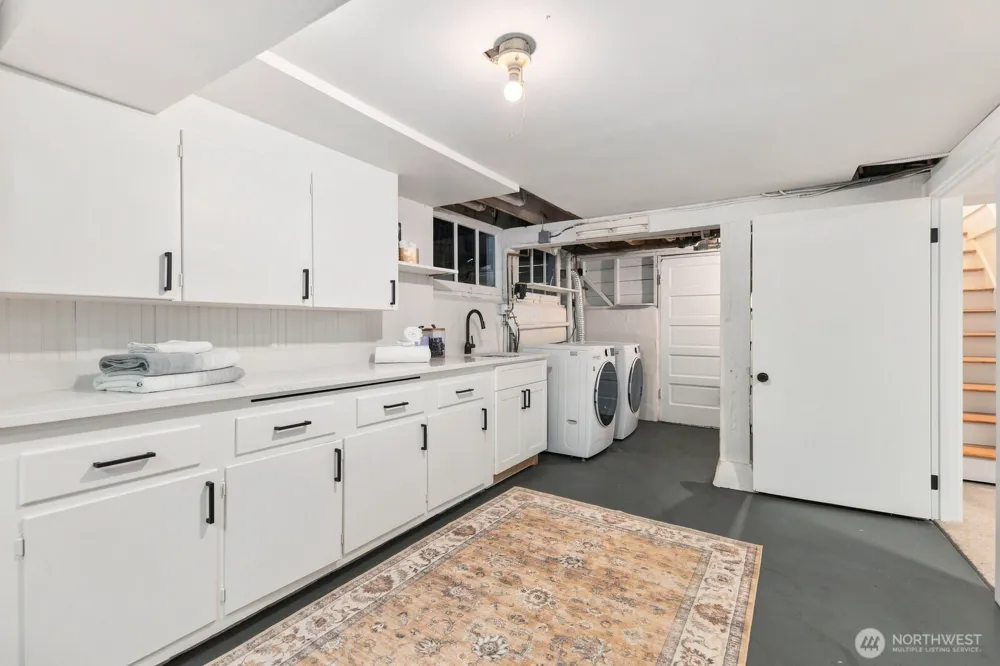 7706 32nd Avenue NW Seattle, WA 98117