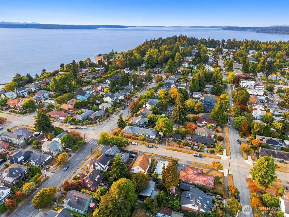 7706 32nd Avenue NW Seattle, WA 98117