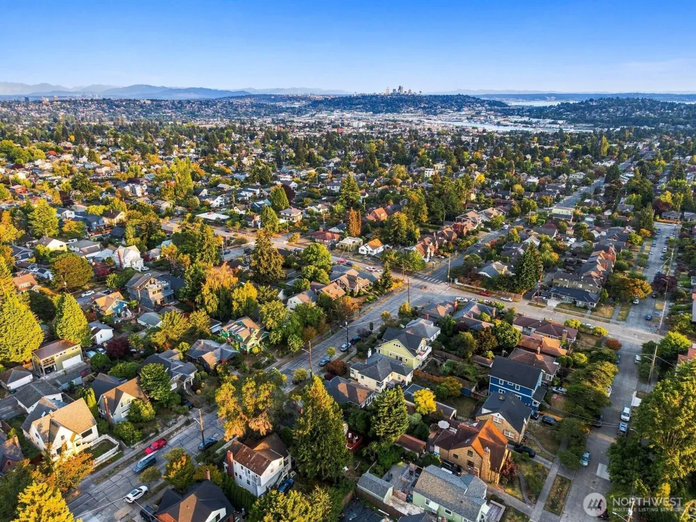 7706 32nd Avenue NW Seattle, WA 98117