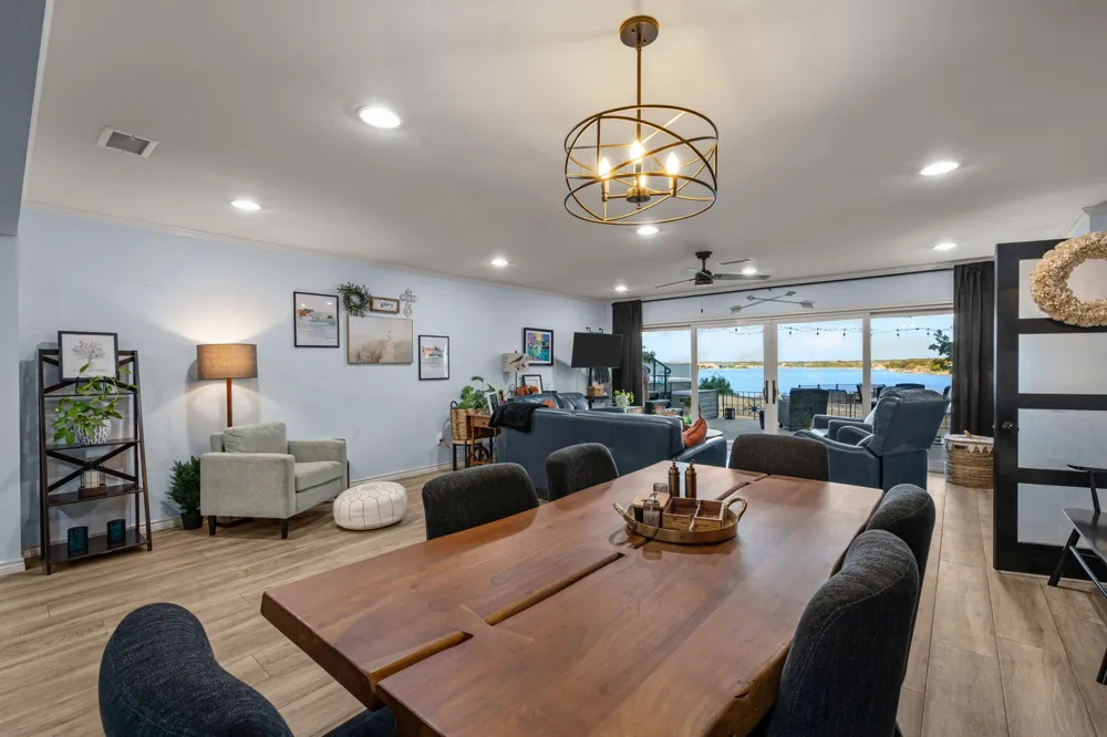 400 W Atchley Drive Granbury, TX 76048