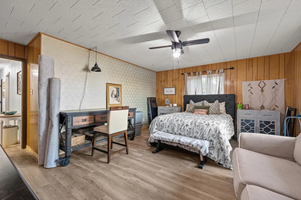 400 W Atchley Drive Granbury, TX 76048