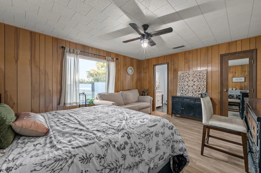 400 W Atchley Drive Granbury, TX 76048