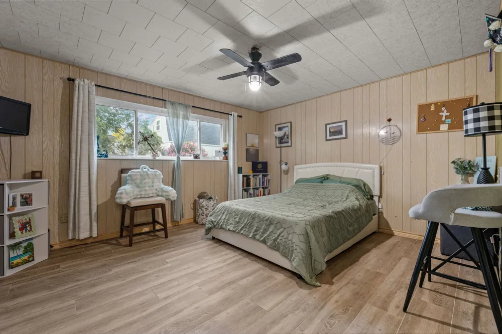 400 W Atchley Drive Granbury, TX 76048