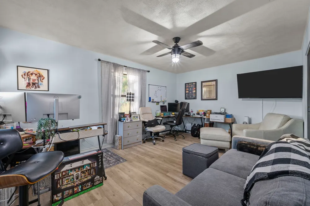 400 W Atchley Drive Granbury, TX 76048