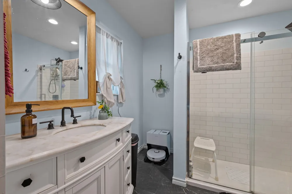 400 W Atchley Drive Granbury, TX 76048
