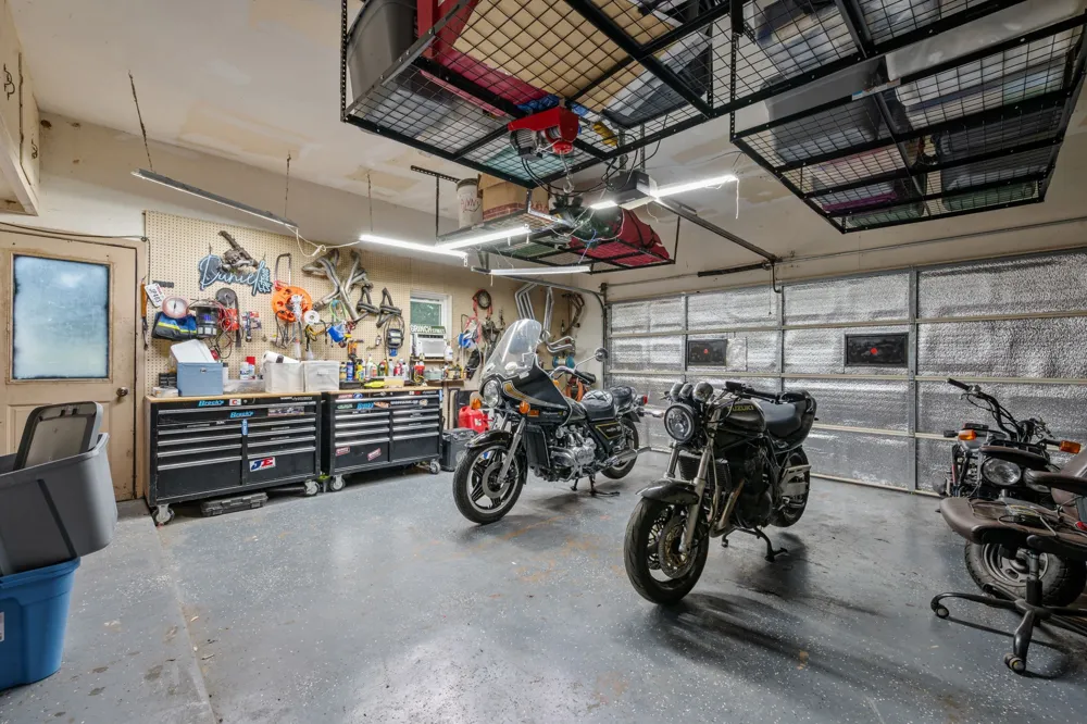 400 W Atchley Drive Granbury, TX 76048