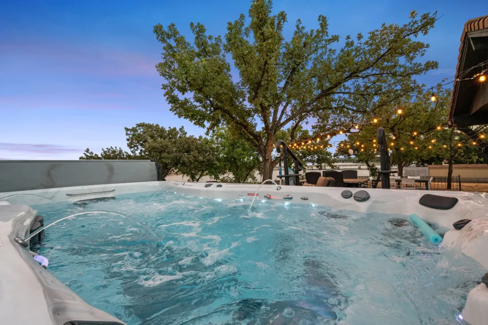 400 W Atchley Drive Granbury, TX 76048