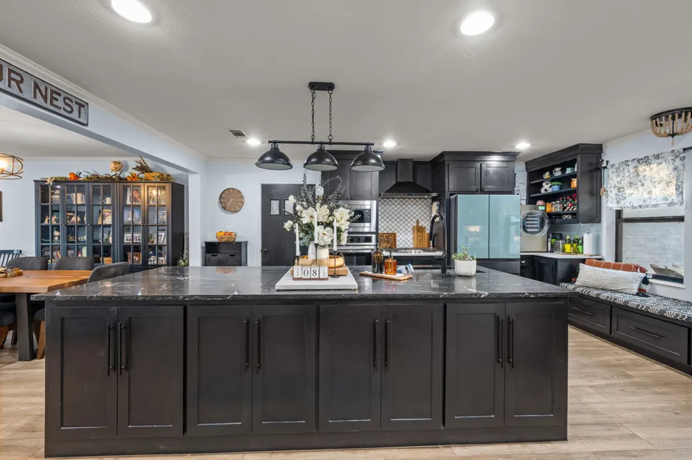 400 W Atchley Drive Granbury, TX 76048