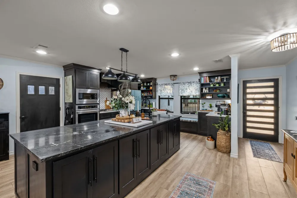 400 W Atchley Drive Granbury, TX 76048