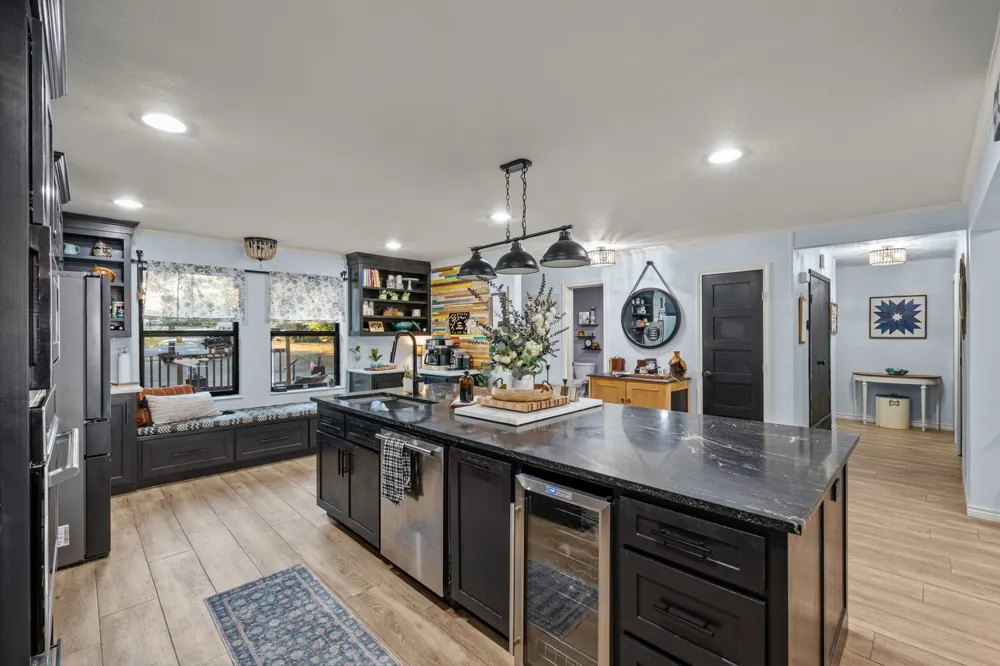 400 W Atchley Drive Granbury, TX 76048