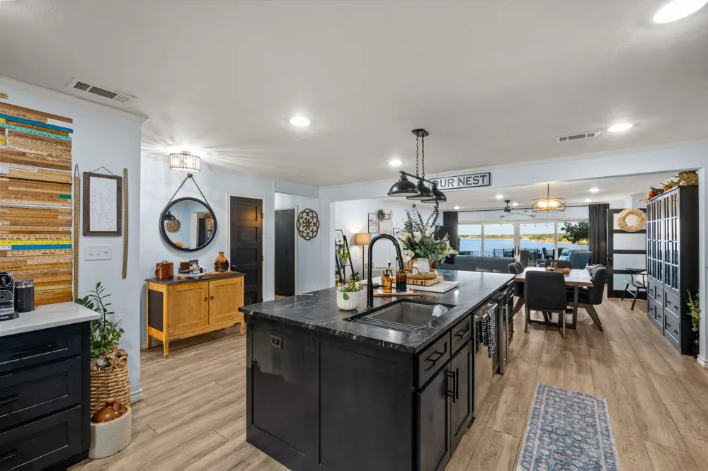 400 W Atchley Drive Granbury, TX 76048
