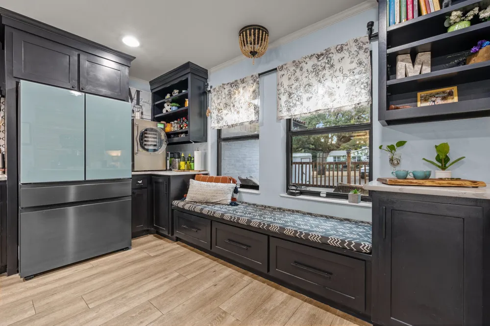 400 W Atchley Drive Granbury, TX 76048