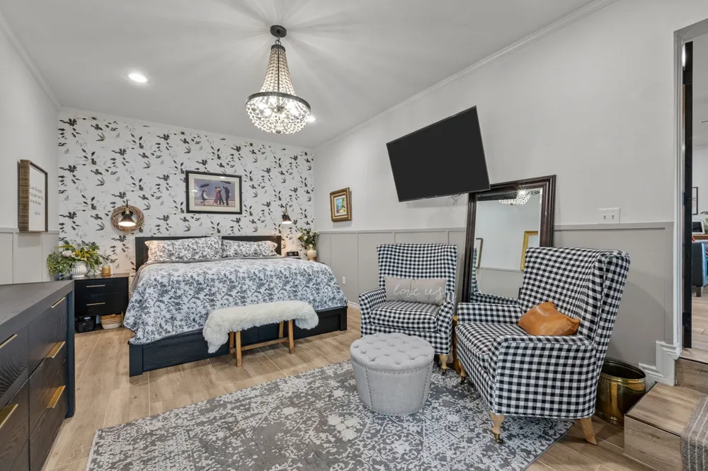 400 W Atchley Drive Granbury, TX 76048