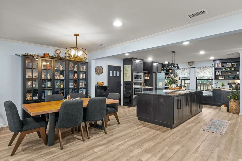 400 W Atchley Drive Granbury, TX 76048