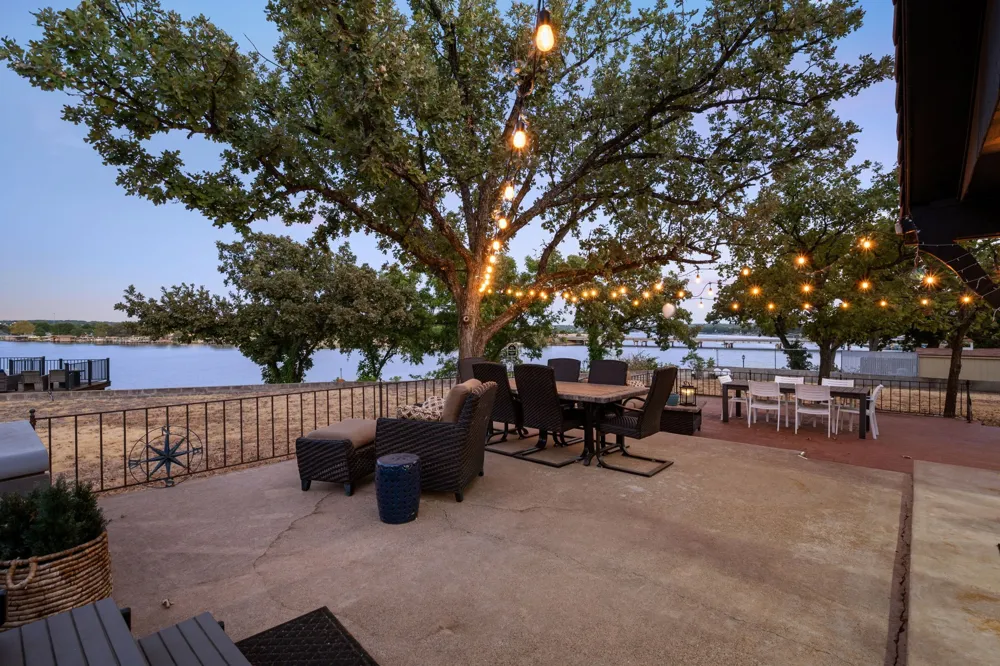 400 W Atchley Drive Granbury, TX 76048