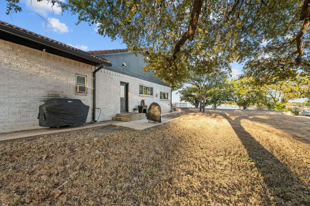 400 W Atchley Drive Granbury, TX 76048