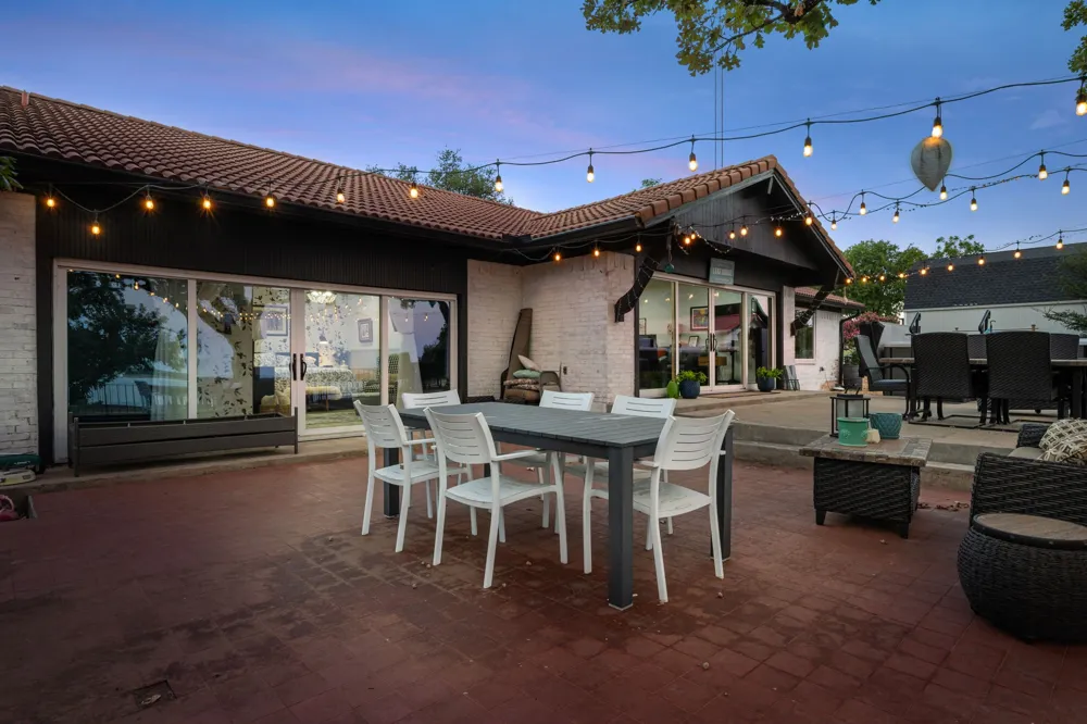 400 W Atchley Drive Granbury, TX 76048
