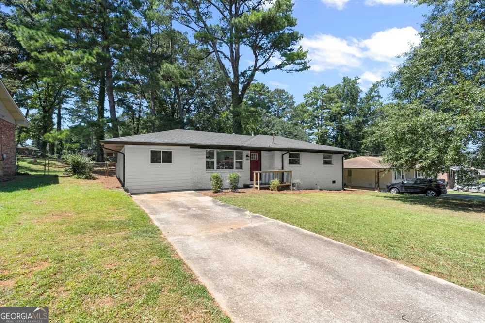 1933 Glen Echo DR Decatur, GA 30032