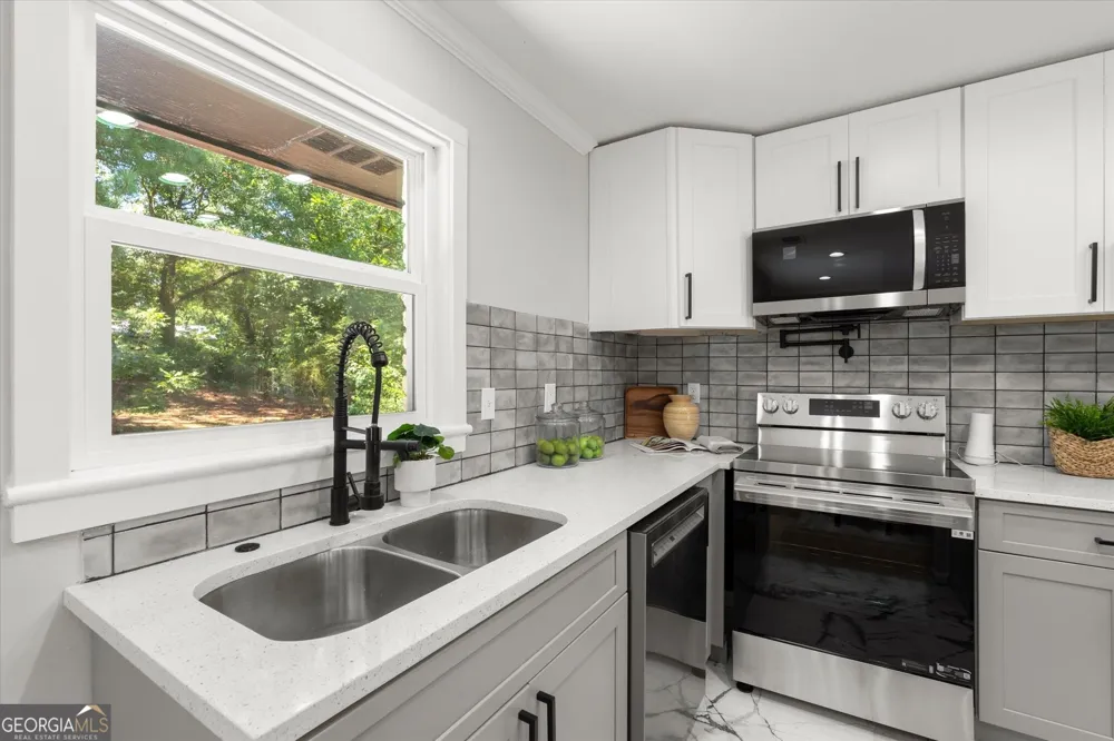 1933 Glen Echo DR Decatur, GA 30032
