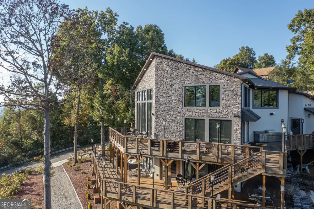 540 Mtn Top RD Blairsville, GA 30512