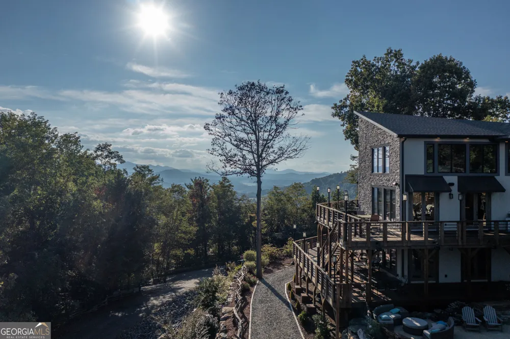 540 Mtn Top RD Blairsville, GA 30512